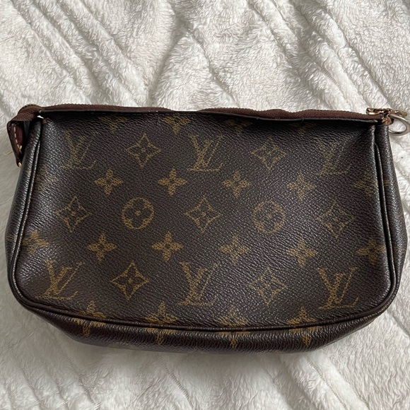 Vintage Authentic Louis Vuitton pochette - Picture 9 of 17